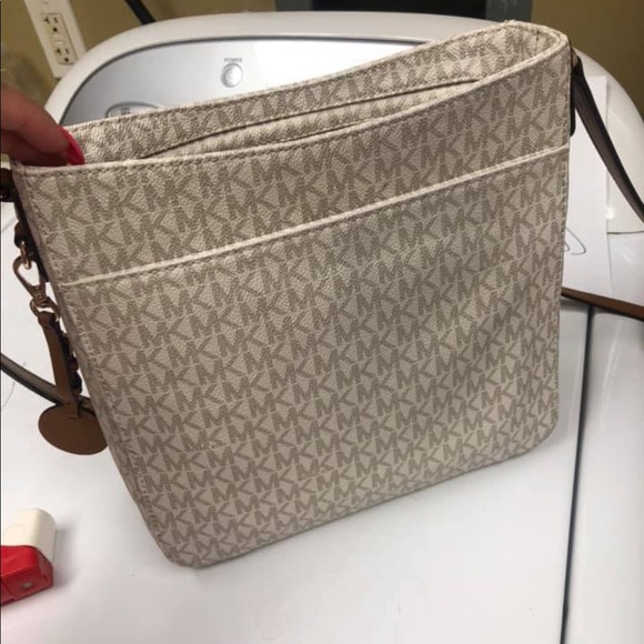 michael Kor’s purse - Picture 4 of 4